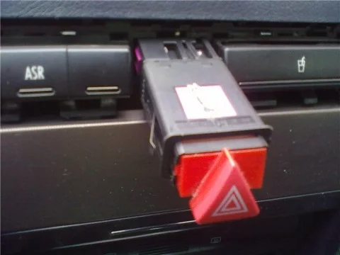 замена реле поворотов/аврийной стоянки Фольсваген Бора